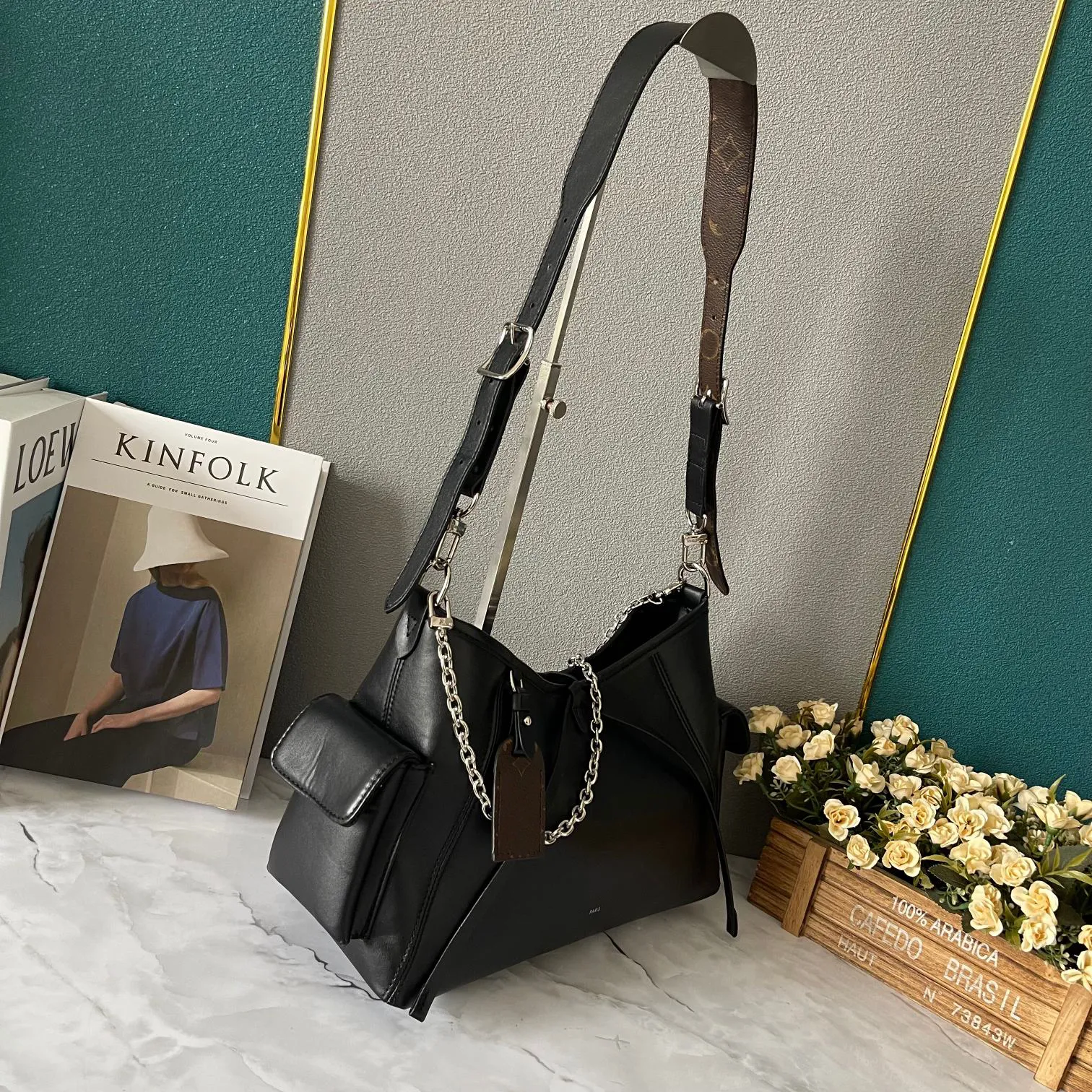 バッグ leather cargo one shoulder bag バッグ leather cargo one shoulder bag leather cargo one