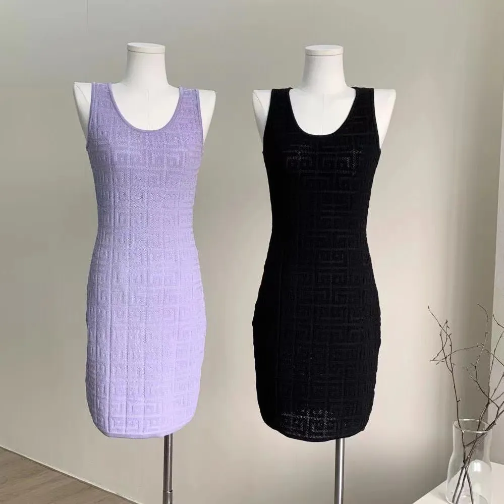 2024 Yeni Bahar Yaz Kadın Elbiseleri Tasarımcı Kadın Kolsuz Etek Klasik Mektup Nakış Elbise Seksi Sıska Slim Mini Elbise
