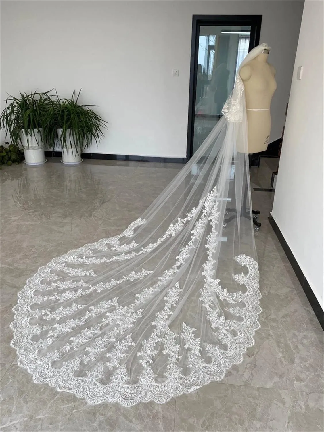 Bridal Wedding Lace Veils 3 M 2 layers With Comb Real Image 3M 2 Layers Lace Appliques Edge Cathedral Long  main image 2