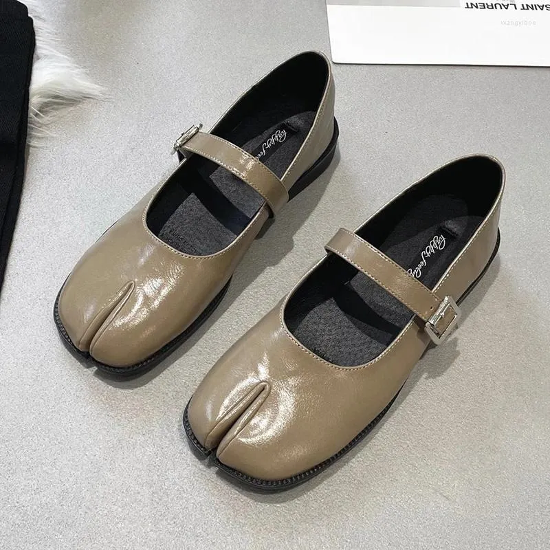 Casual Shoes 2024 Spring Women Sandals Split Toe Mary Jane Horseshoe Shape Flats Ladies Pumps Female Retro Vintage Girl