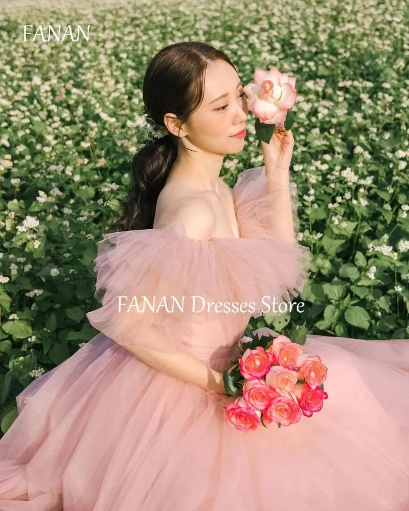 Party Dresses Fanan ruffles Tulle kväll Korea Princess Off Shoulder Kort ärmar Bröllopskvinnor Formella klänningar Event Prom