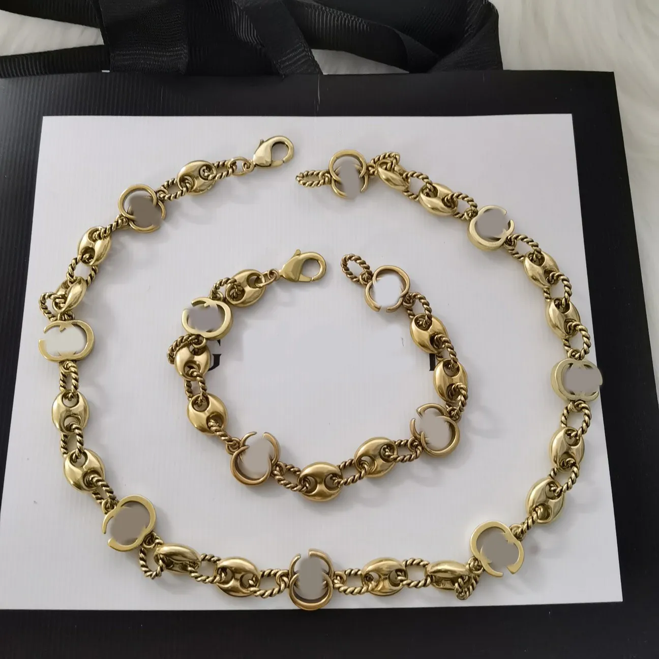 Mode unisex hänge halsband kvinnor bokstäver länk kedja choker armband designer mens 18k guld pläterade koppar halsband design varumärke smycken parti