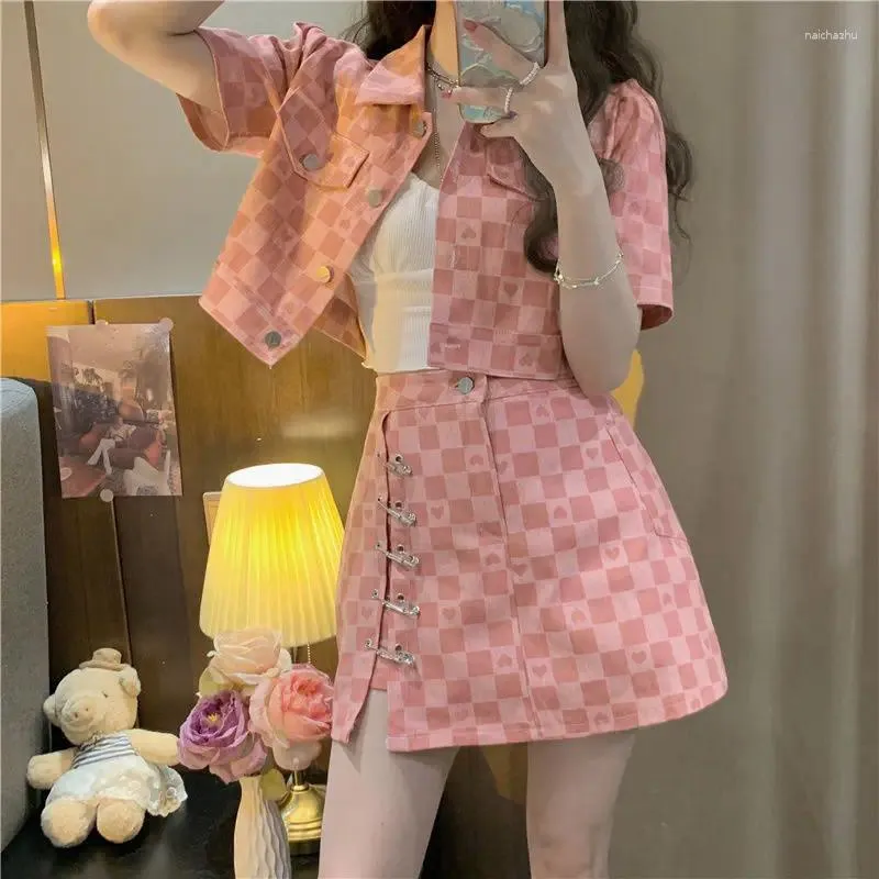 Robe de deux pièces Summer Femmes Jupe Costume Fashion Street Tendance Filles Plaid Set Simple Boutonnage à manches courtes Tops Veste Mini 2pcs Sweet