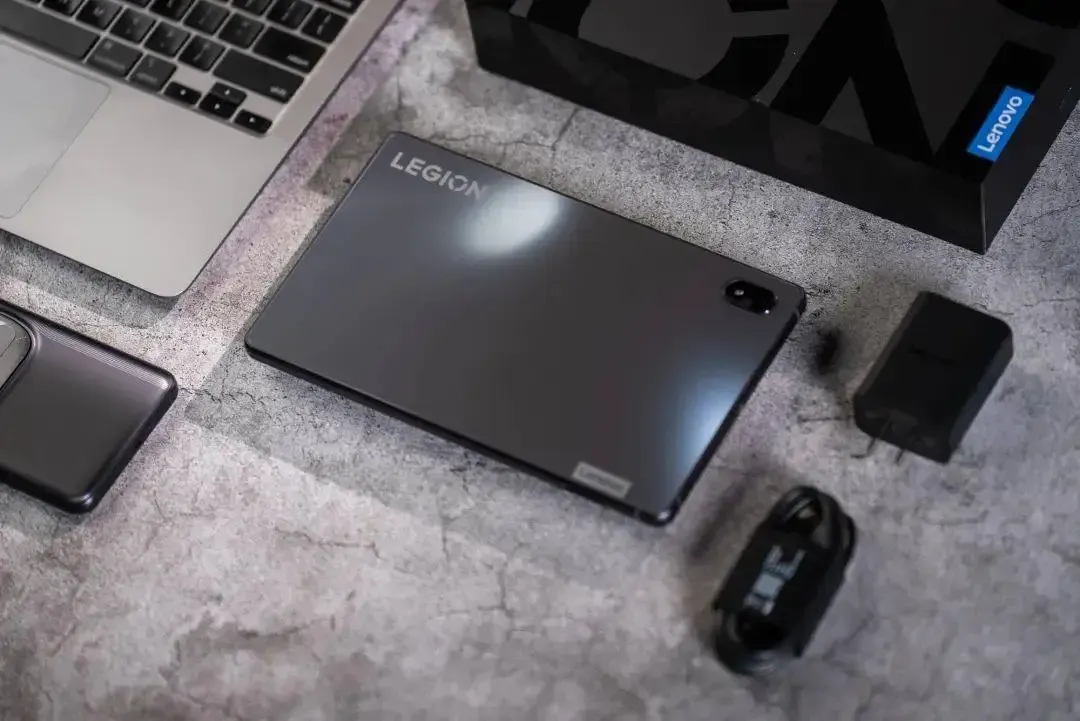 Lenovo Y700 LEGION pc tablet computer - 8GB RAM, 128GB/12GB+256GB 