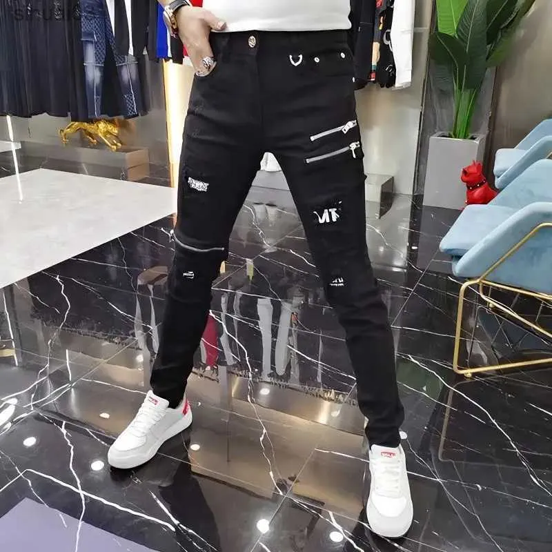 Jeans masculin Luxury 2023 Street Men Street Korean Black Black avec fermeture à glissière Trade de trou de trou de la ferme