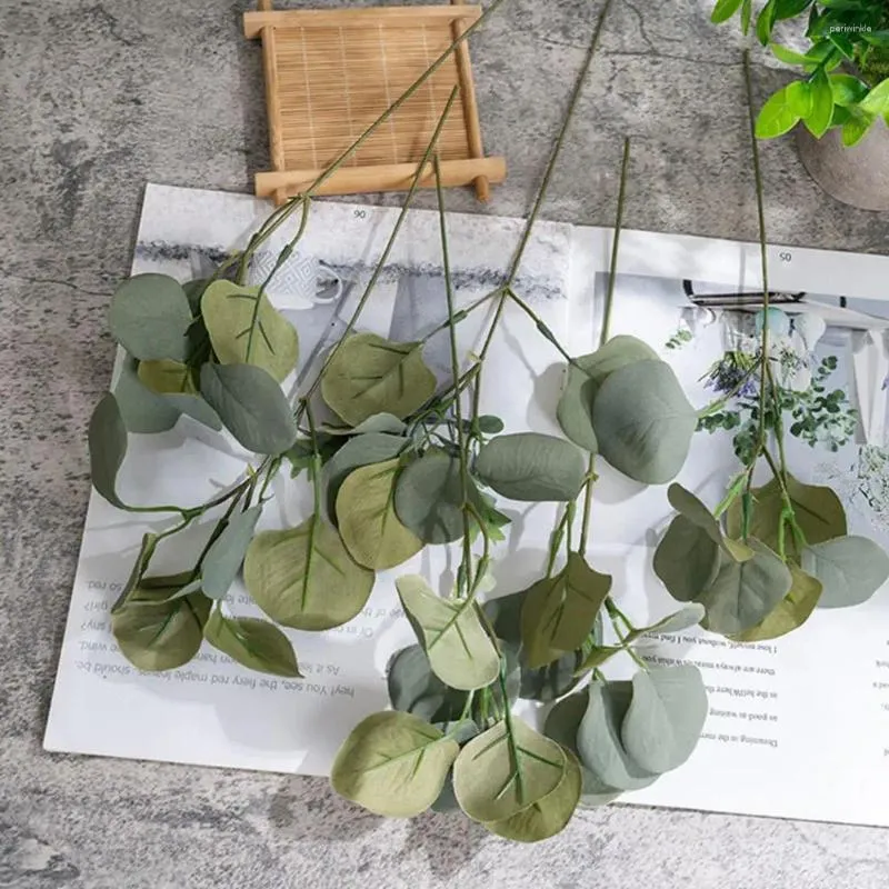 Fleurs décoratives ornement de fête tiges de verdure d'eucalyptus artificielles réalistes fausses plantes vibrantes sans entretien pour décor naturel 6 pièces