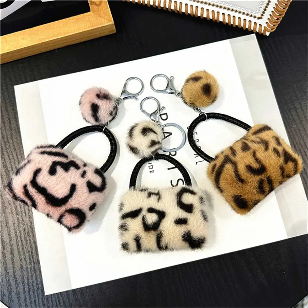 Keychains Lanyards Plush Leopard Pattern Wallet Keychain Womens Cartoon Coin Wallet with Keychain Mini Earphone Bag Decorative Gift J240330