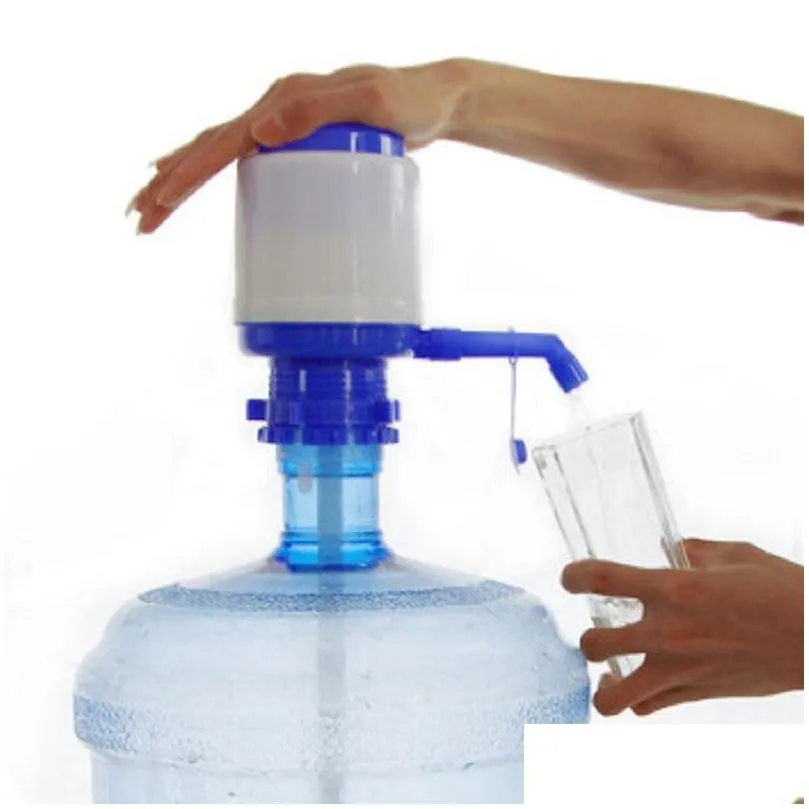 Bottiglie d'acqua in plastica Pressa manuale manuale facile Bottiglia da 5 galloni Pompa erogatrice in bottiglia Home Office School Travel Drop Delivery G Dhhnq