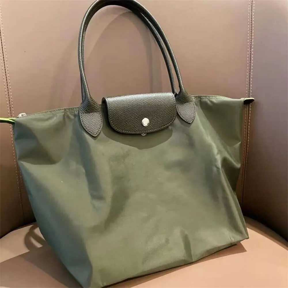 2024 Sacs à main de cheval en gros de haute qualité Grand grand sac Capacité % 90 de réduction en gros et en tissu Sac à bandoulière Taille Sac fourre-tout de plage Designer Sacs à main en nylon Shopping Tasche