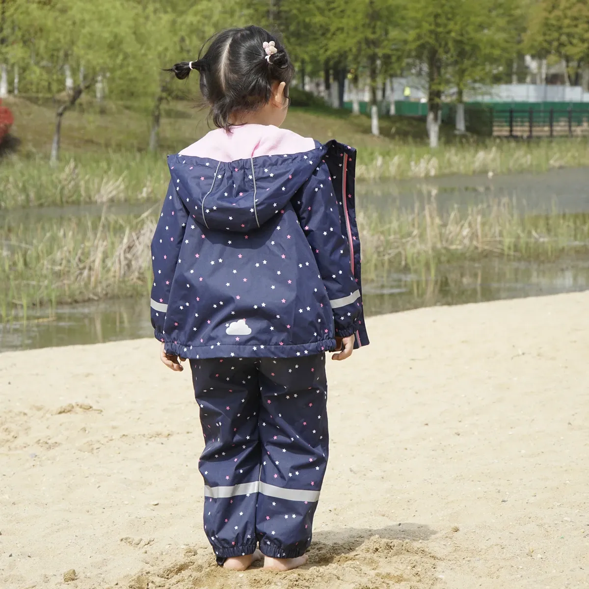 Childrens Rain Gear: Waterproof Kids Rain Suit Lightweight Outdoor