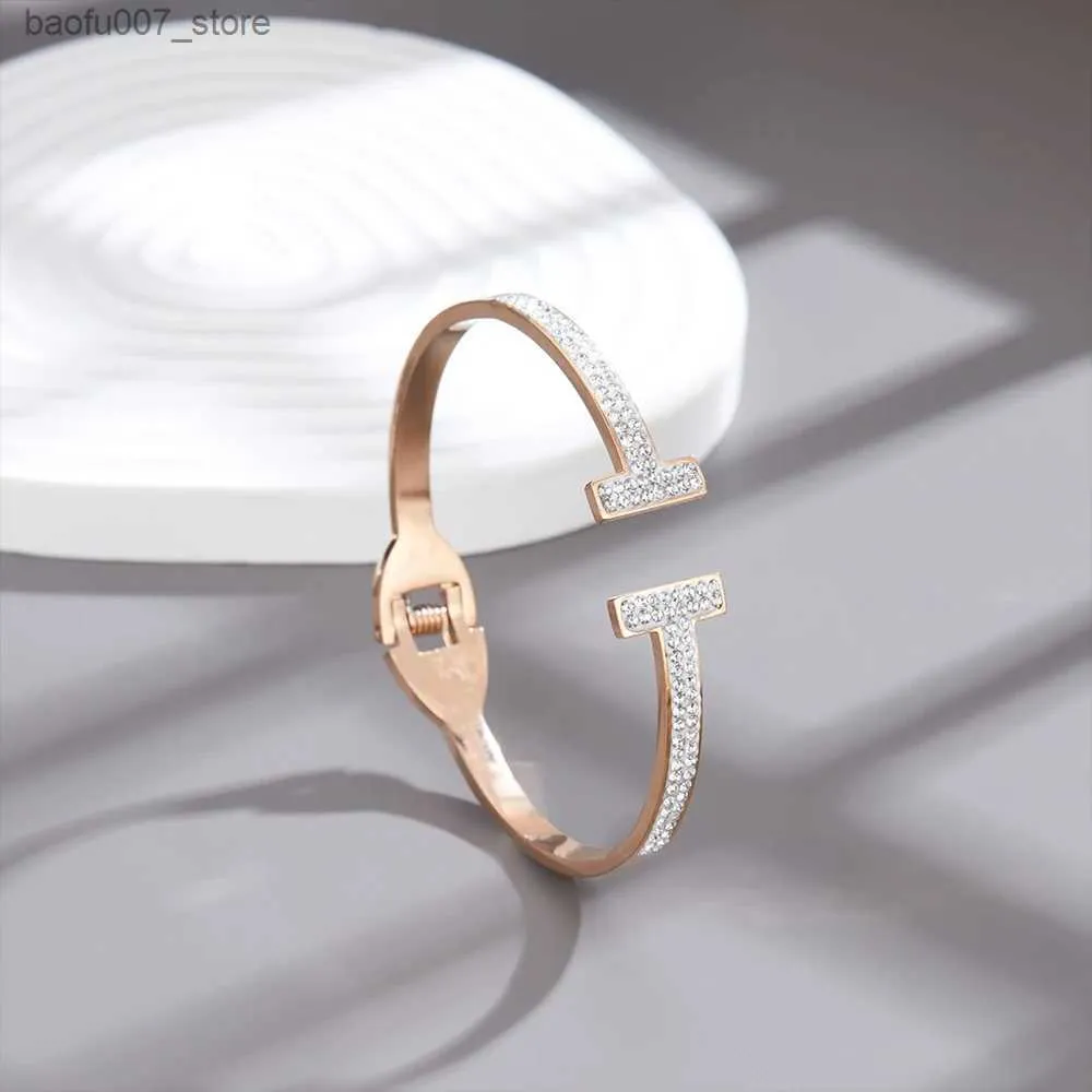 Bracelets porte-bonheur bracelet manchette avec cristal bijoux en acier inoxydable double T tendance femme boucle ouverte springQ240330