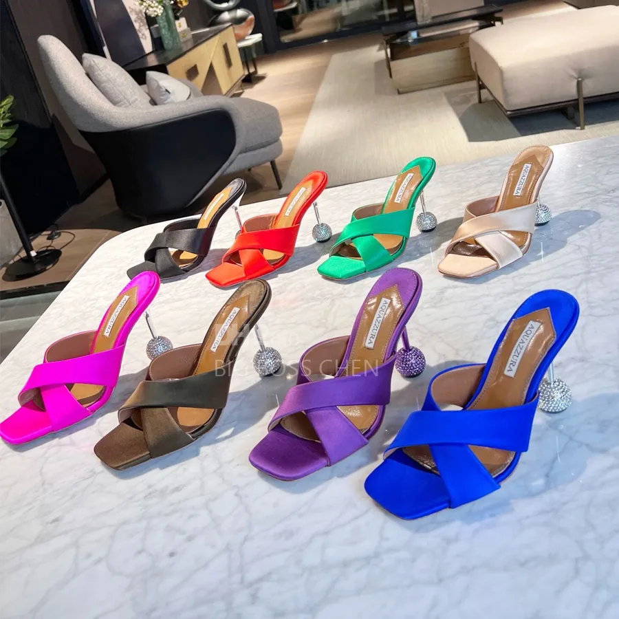 Aquazzura Rhinestone Decoration Slippers Slides Crystal Silk Stileetto Heels Sandals for Womens Luxury Designer Sandals Rhinestoneディナーパーティーシューズ付き