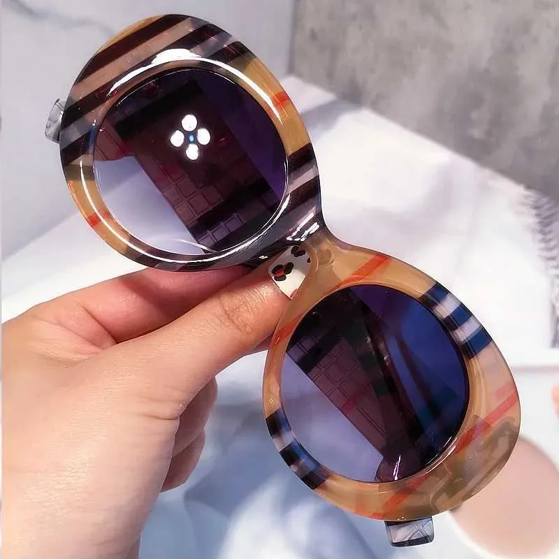 Sonnenbrille Neue Mode Große Runde Rahmen Bunte Streifen Sonnenbrillen für Frauen Markendesigner Schwarze Sonnenbrillen für Frauen Showcase Shadow J240330