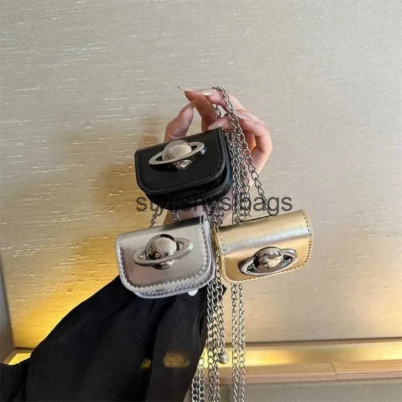 Totes Модная мини-сумка из искусственной кожи с серебряной металлической цепочкой Черная сумка через плечо для женщин Сумки для монет Губная помада Органайзер для наушников H240330