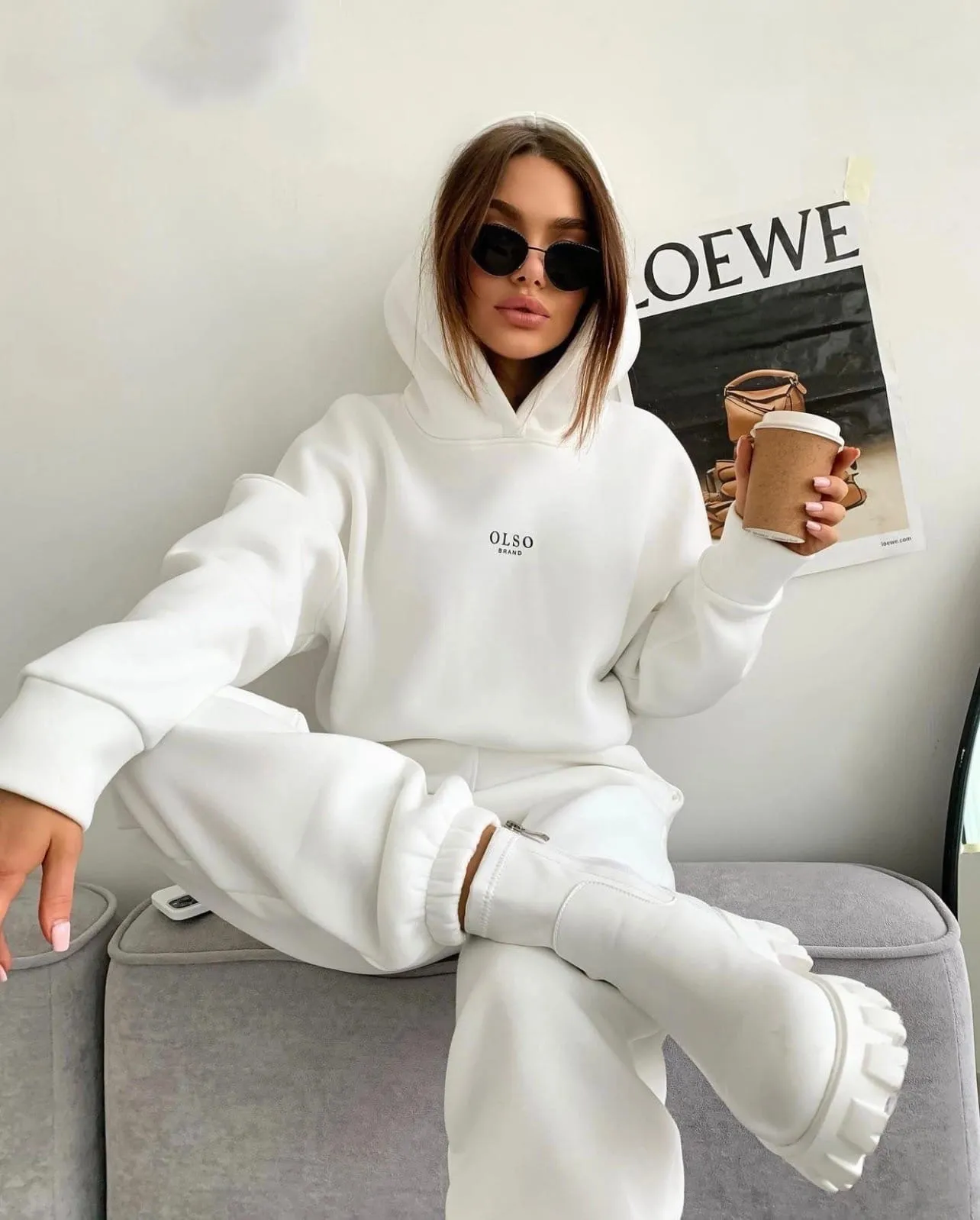 DHgate.com:Cozy Fleece 2-Piece Hooded Tracksuit: Stay Warm