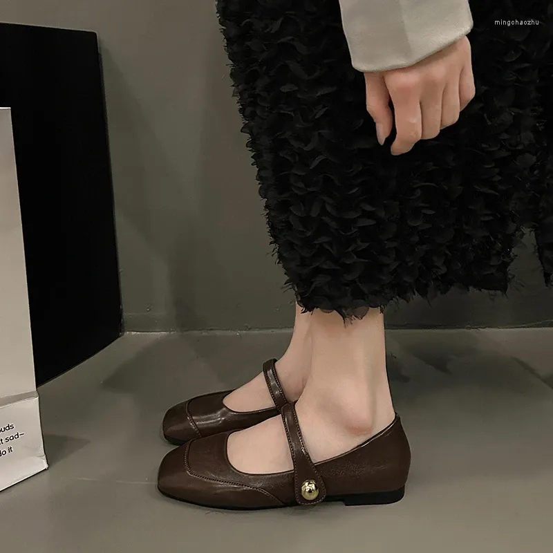 Повседневная обувь. Женская однотонная однотонная обувь с пряжкой и ремешком на плоской подошве с квадратным носком «Мэри Джейн», легкая искусственная кожа.
