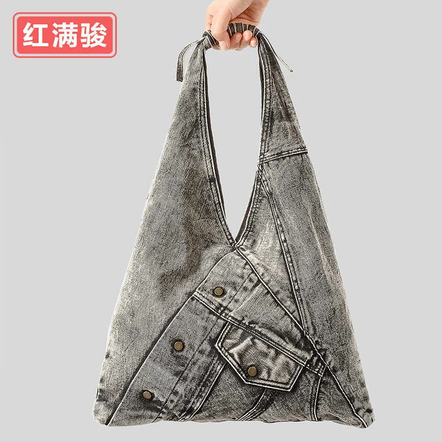 Fabrication de vieux sacs en toile denim lavé, design de niche féminine, sac sous les bras, sac à main de grande capacité