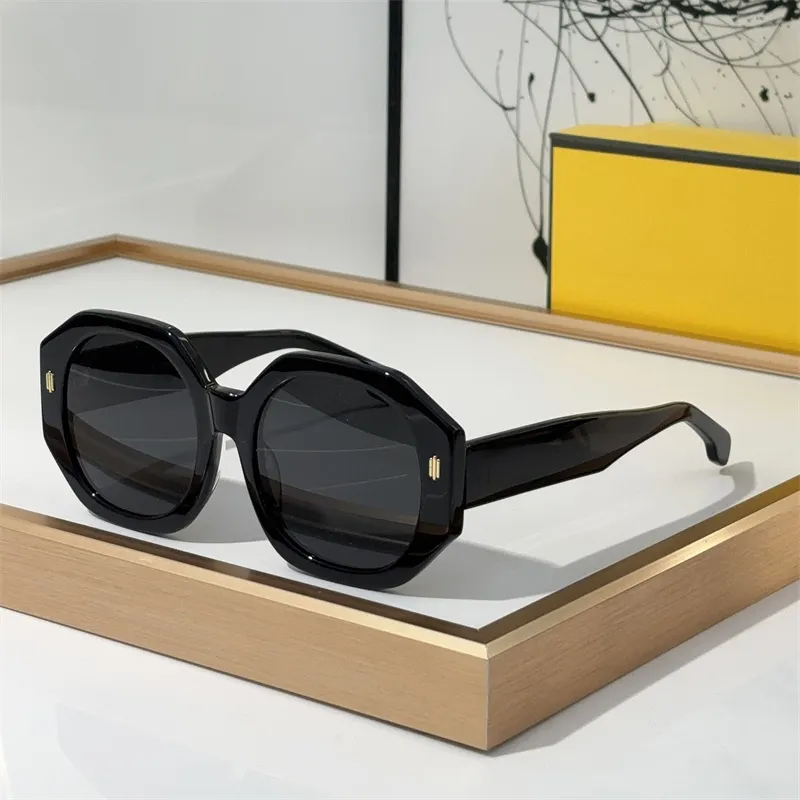 Modevarumärkesdesigner Kvinna Solglasögon Retro Anti-GleLare Driving Classic Eyewear Luxury Designer FD400451 Eyewear With Brand Logo Sun Glasses Woman With Box