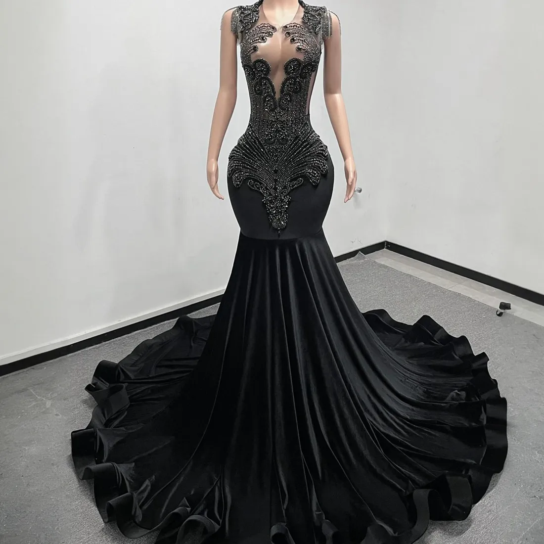 2024 Siyah Kadınlar İçin Siyah Balo Elbiseleri Prompsdress Gece Elbiseleri Zarif Illusion Sheer Boyun Rhinestones Boncuklu Resmi Gowns Uzun Kollu Doğum Günü Am623