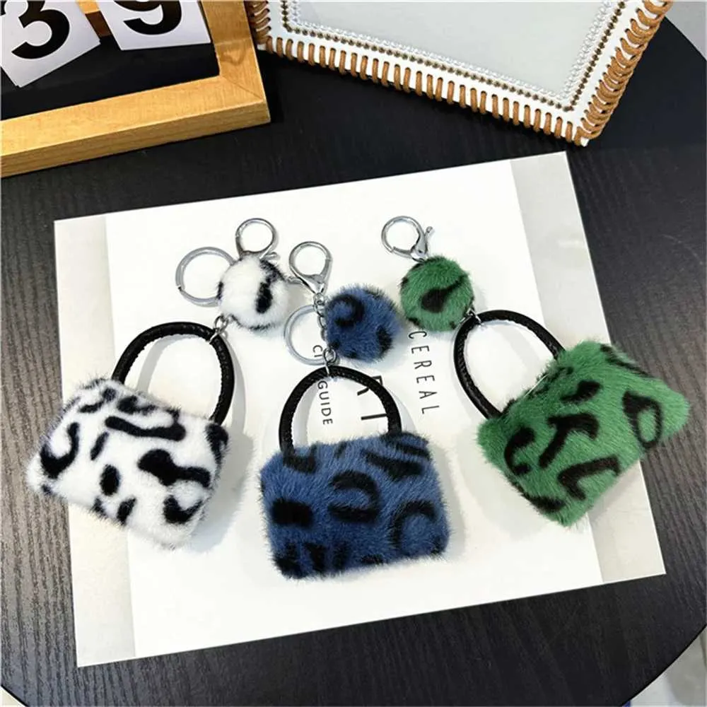 Keychains Lanyards Plush Leopard Pattern Wallet Keychain Womens Cartoon Coin Wallet with Keychain Mini Earphone Bag Decorative Gift J240330