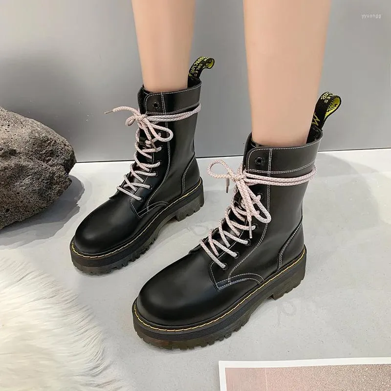 Botas curtas femininas estilo britânico 2024 primavera e outono único dedo do pé quadrado grosso salto líquido vermelho fino salto alto