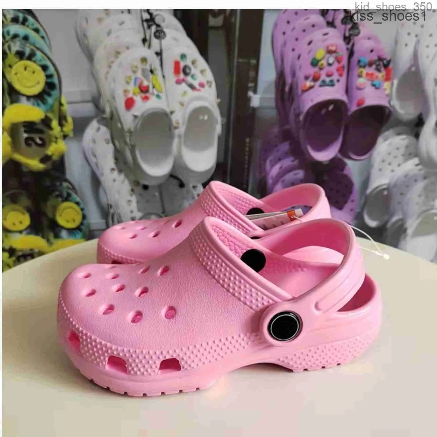 Les enfants pantoufles de flop greffes concepteurs pour tout-petits croscc sandals trou de slipper slipper garçons filles plage bébé bébé décontracté pour les jeunes d'été