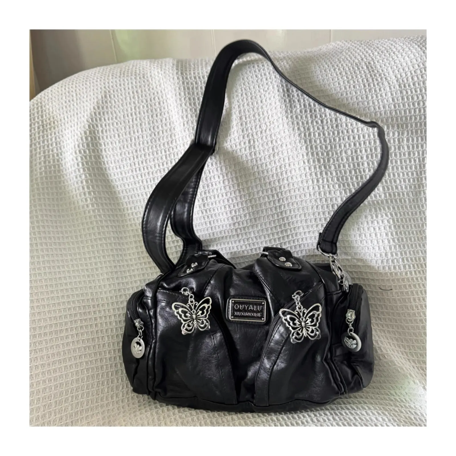 極美品✨クロエ シルベラート y2k トートバッグ レザー 黒 保存袋タグ付き 極美品✨クロエ シルベラート y2k トートバッグ レザー 黒 保存
