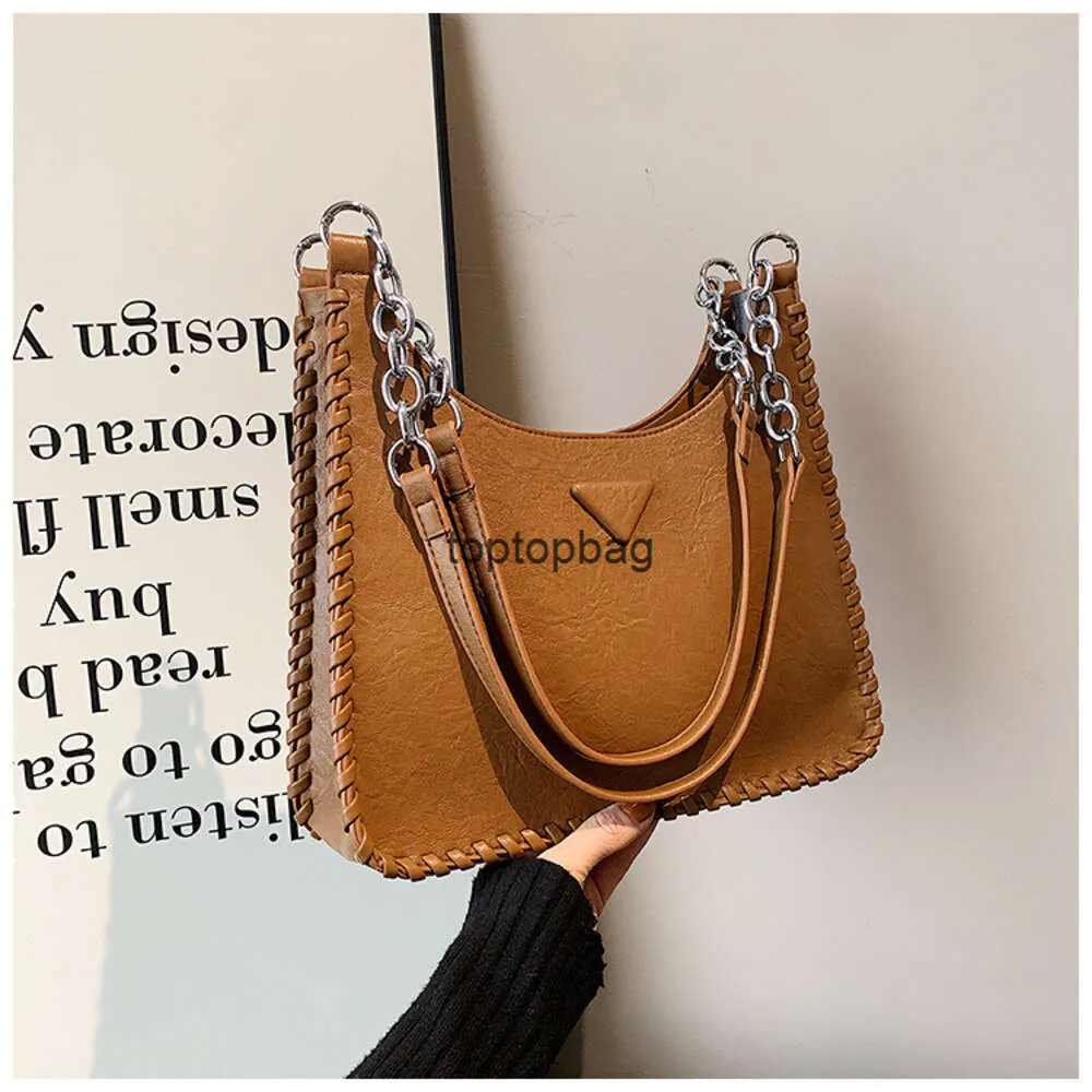 Designer Luxury fashion Tote Bags High end popular niche large capacity bag 2024 new underarm versatile chain single shoulder bucket bag