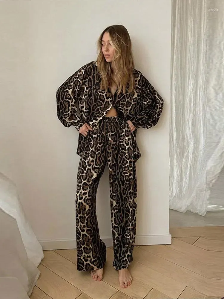 Pantalones de dos piezas para mujer, camisa con estampado de leopardo, conjunto de 2, camisas holgadas con cuello vuelto y pantalones de pierna ancha, traje femenino 2024