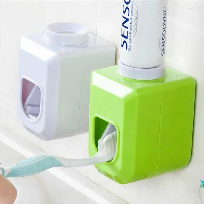 Set di accessori per il bagno Dispenser automatico di dentifricio creativo pigro Spremiagrumi Portaspazzolino Accessori per il bagno Rack di stoccaggio per montaggio a parete