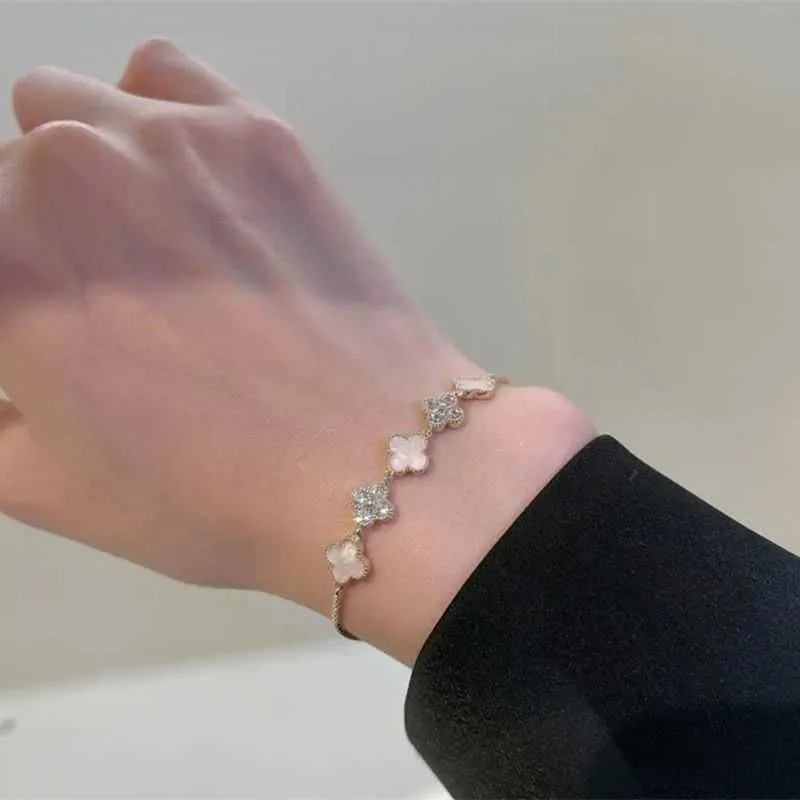Vans Micro inlaid seashell four leaf clover bracelet with niche design high-end small fragrant style bracelet womens fashionable and versatile Korean version