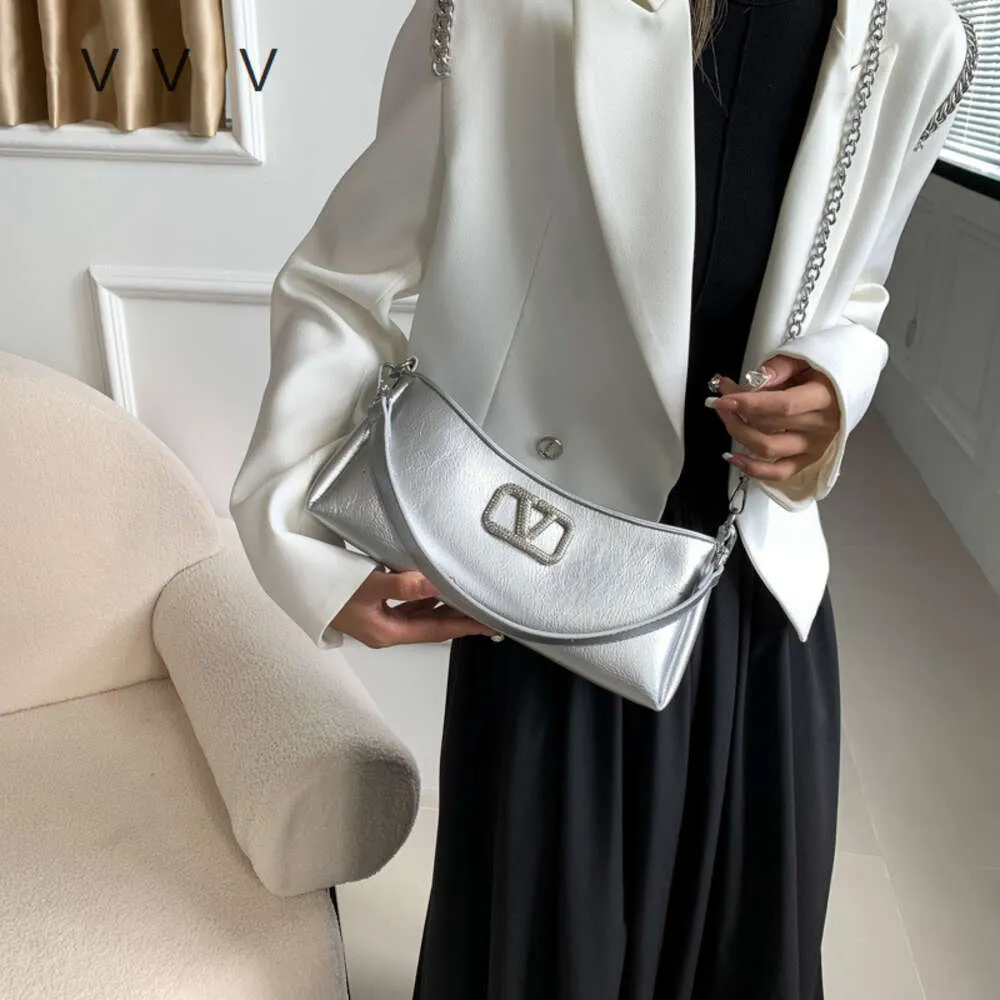 Handväska 85% Top Designer Fashion Simple High Quality Single Shoulder Underarm Club Bag For Women New Cross Body mångsidig och Diamond Chain Korean Trend Bag