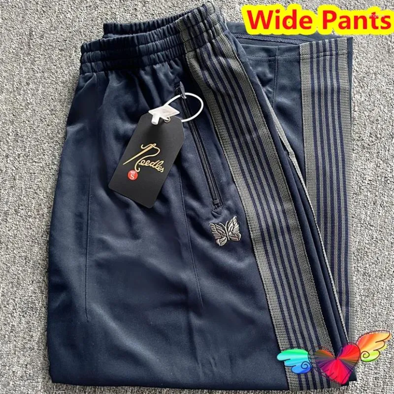 Calças masculinas 2024 Oversized Marinha Azul Agulhas Largas Homens Mulheres Bordadas Borboleta Faixa Poli Suave AWGE Sweatpants