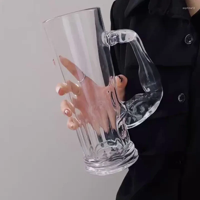 Vinglas 580 ml Funnig Strongman Arm Högkapacitet Transparent glas Dricka bägare Juice Cup ölmatsal med handtagsglas