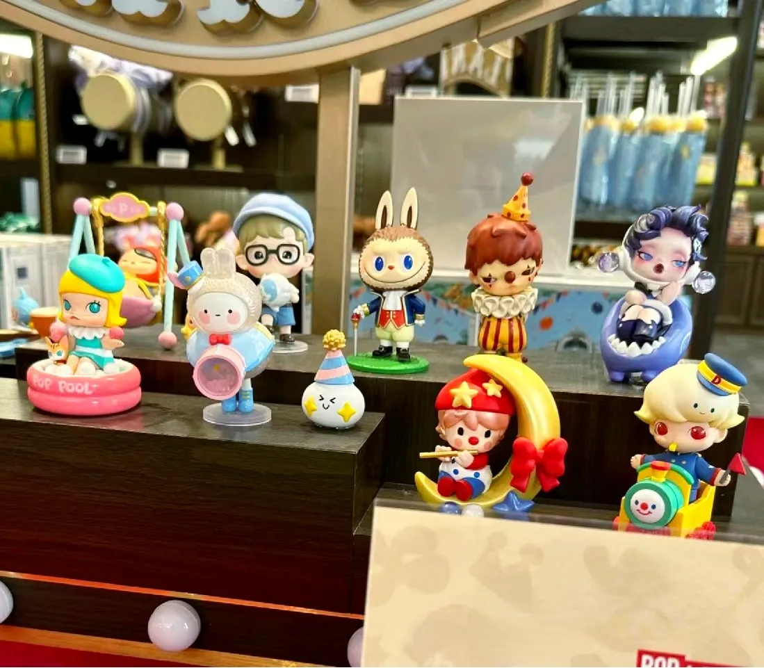 DHgate.com:Hirono Sad Clown Miniatures: Exclusive ArtToy