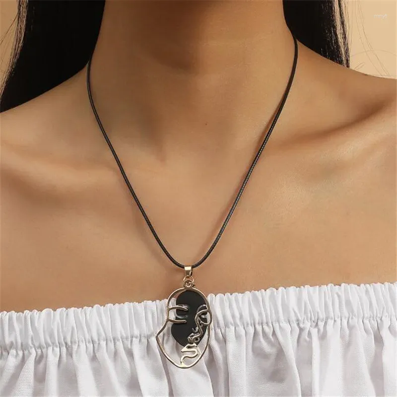 Pendant Necklaces Creative Double-Layer Hollow Out Abstract Face Necklace Elegant Lady Party Clavicle Chain European And American Jewelry