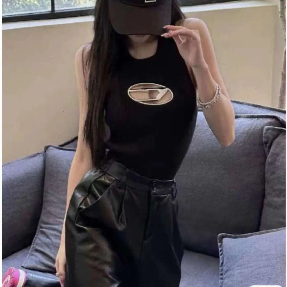 Designer Dieseles Women Yu Shuxin's Gleicher Stil von 2023 Frühling und Sommer Y2k Spicy Girls Strick-Hosenträger für Frauen zum Tragen eines schmalen kurzen Oberteils drinnen und draußen