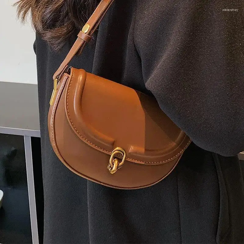 Kvällspåsar Brown Zero Wallet 2024 Trend Retro Women's Bag Fashion Versatile Shoulder Autumn/Winter Texture Crossbody Saddle