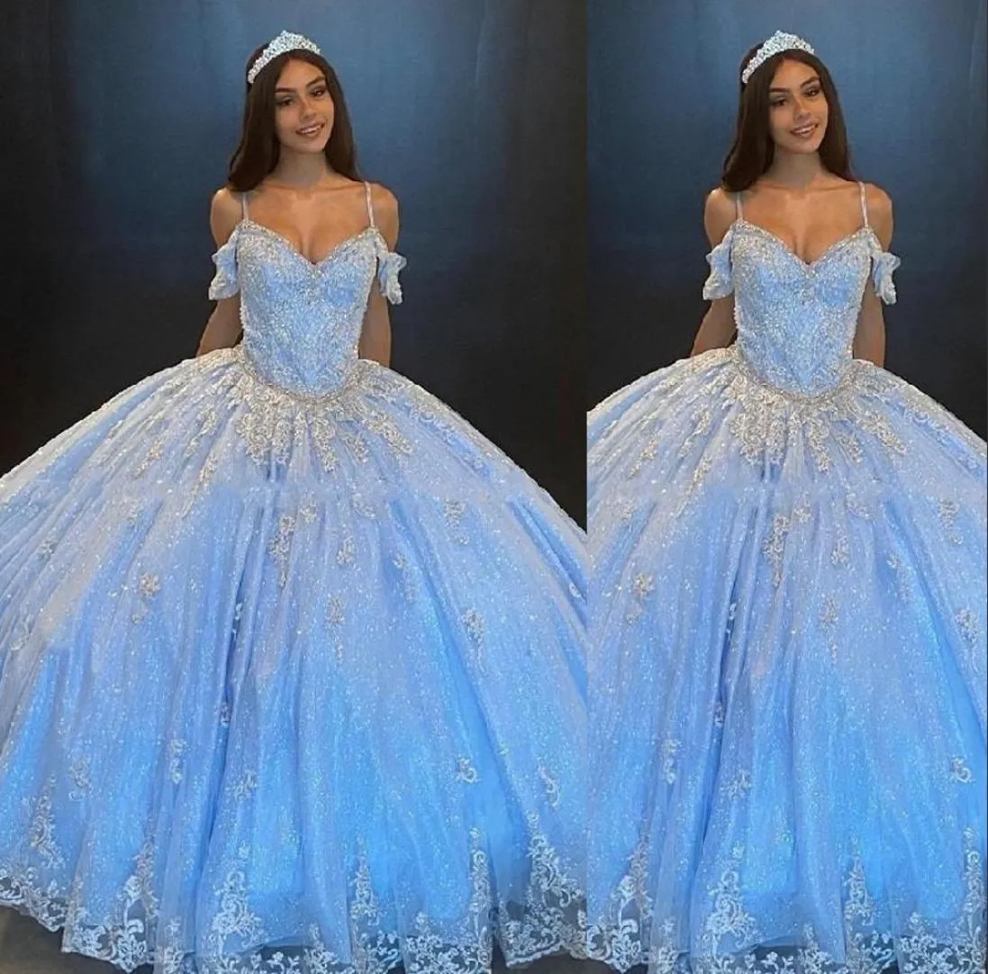 2021 Sexy Bleu Clair Quinceanera Robes Bretelles Spaghetti Argent Dentelle Appliques Cristal Perlé Illusion Paillettes Doux 16 Plus Taille 9147281