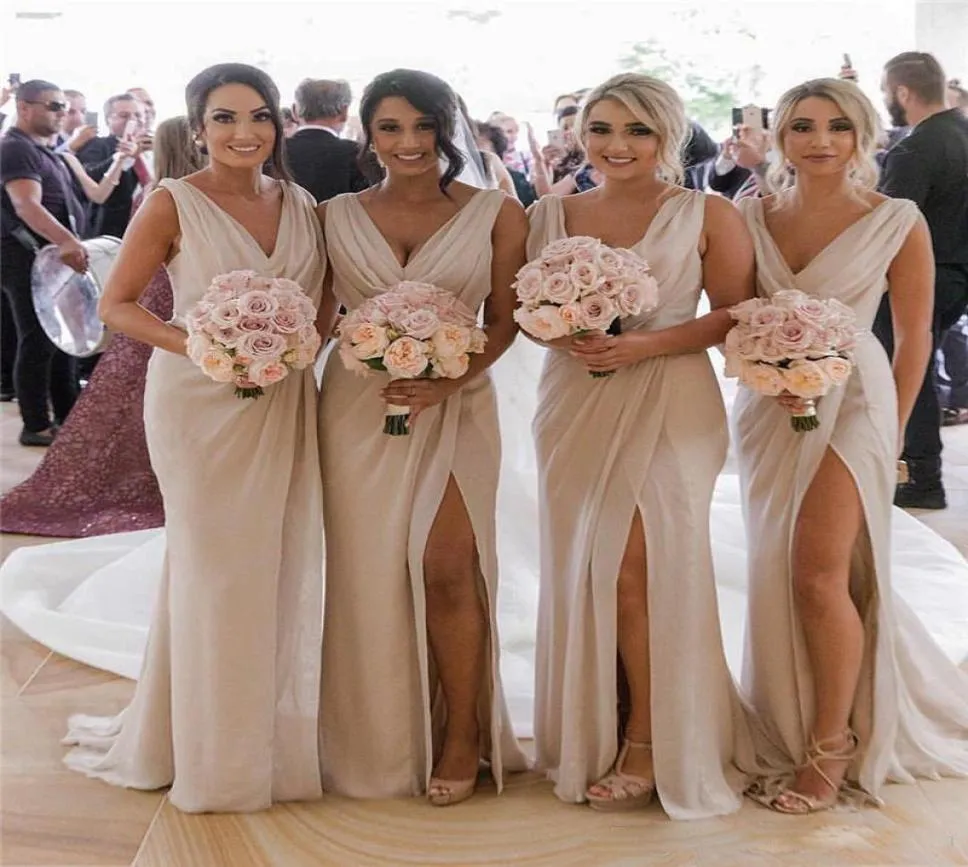 Sexig sjöjungfru V Neck Plus Size Country Bridesmaids Dresses 2019 High Split Cheap Beach Wedding Guest Gästklänningar Maid of Honours Cheap3339675