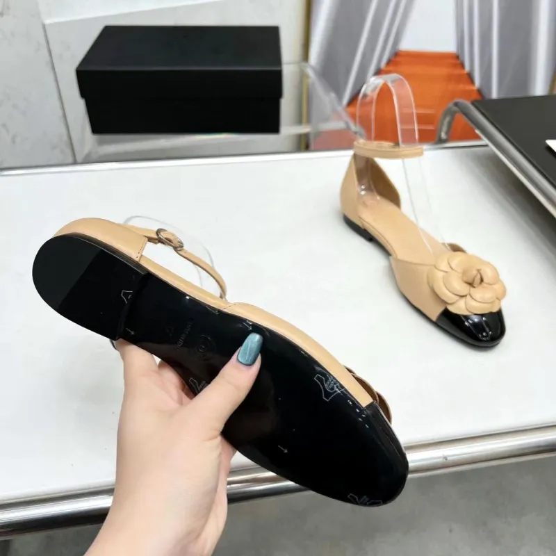 Designer High quality women`s sandals Summer fashion leather sexy party shoes patent leather comfortable slippers Designer women`s leather strap box