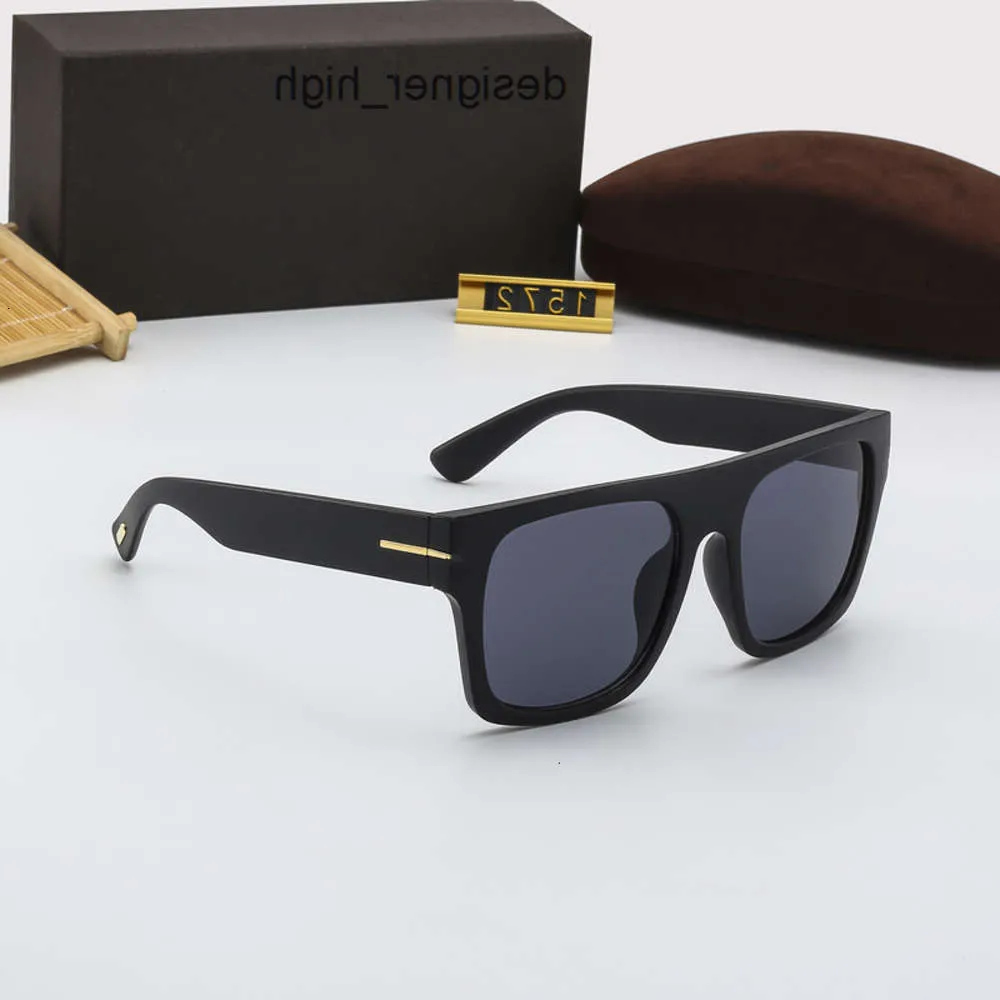 TFファッションデザイナーToms Fords Sunglasses Luxury Brand Sunglass Goggle Beach Sun Gloses for Man Woman 7 Colorsオプションの良い品質の眼鏡