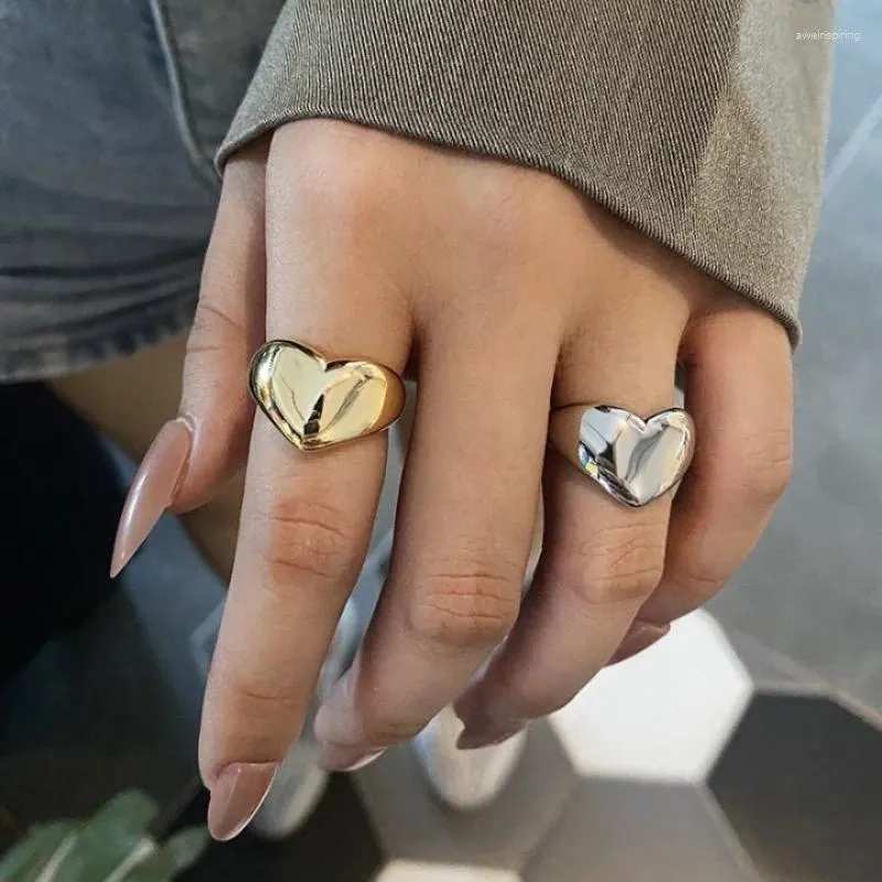 Cluster Ringe 2PCS Gold Silber Farbe Trend Kreative Liebe Herzförmige Ring Licht Luxus Metallic Textur Mädchen Schmuck Paar