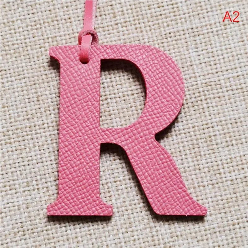 Sleutelhangers Letter R sleutelhanger lederen initiële hanger sleutelhanger voor vrouwen rugzak tassen accessoires verjaardagscadeaus