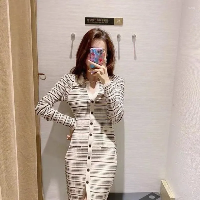 Sukienki swobodne vintage paski dzianiny Kobiety w pojedynczym piersi ściągaczem ściągacza midi jesienna zima bodycon dzielony sweter e366