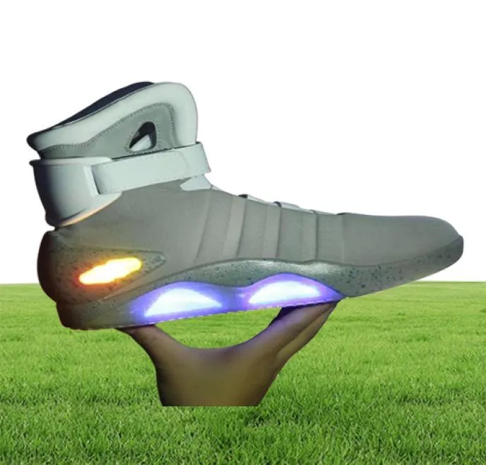 Retour vers le futur chaussures Cosplay Marty McFly baskets chaussures lumière LED lueur Tenis Masculino Adulto Cosplay chaussures rechargeables LJ2011654071