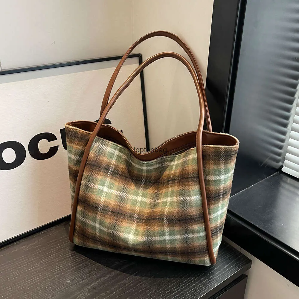 Sacs fourre-tout de luxe de luxe pour femmes 2024 Nouveau sac fourre-tout populaire de grande capacité cette année polyvalent automne-hiver loisirs une épaule salle de classe banlieusard Ba