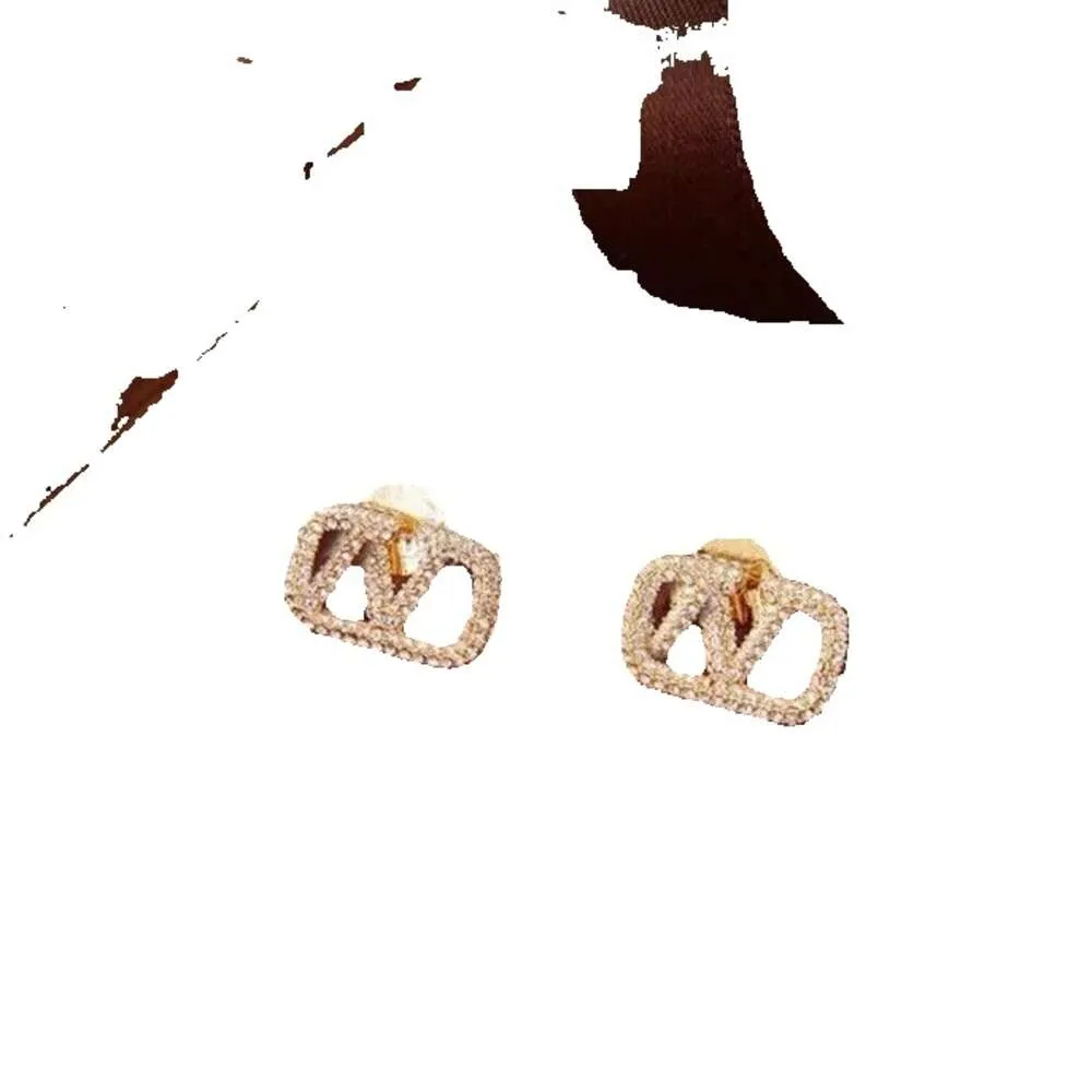 Designer lettre Stud boucle d'oreille femmes mode cerceau bijoux métal V boucle d'oreille Asffvcx très bon