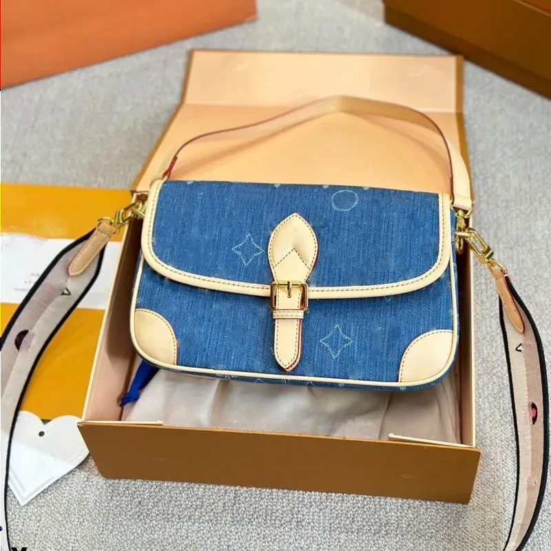 Diane Designer Femmes Sac à bandoulière Resort 24 Haute Qualité Denim Cuir Diane Baguette Sac sous les aisselles Toile Bandoulière Bandoulière Sac NDTS