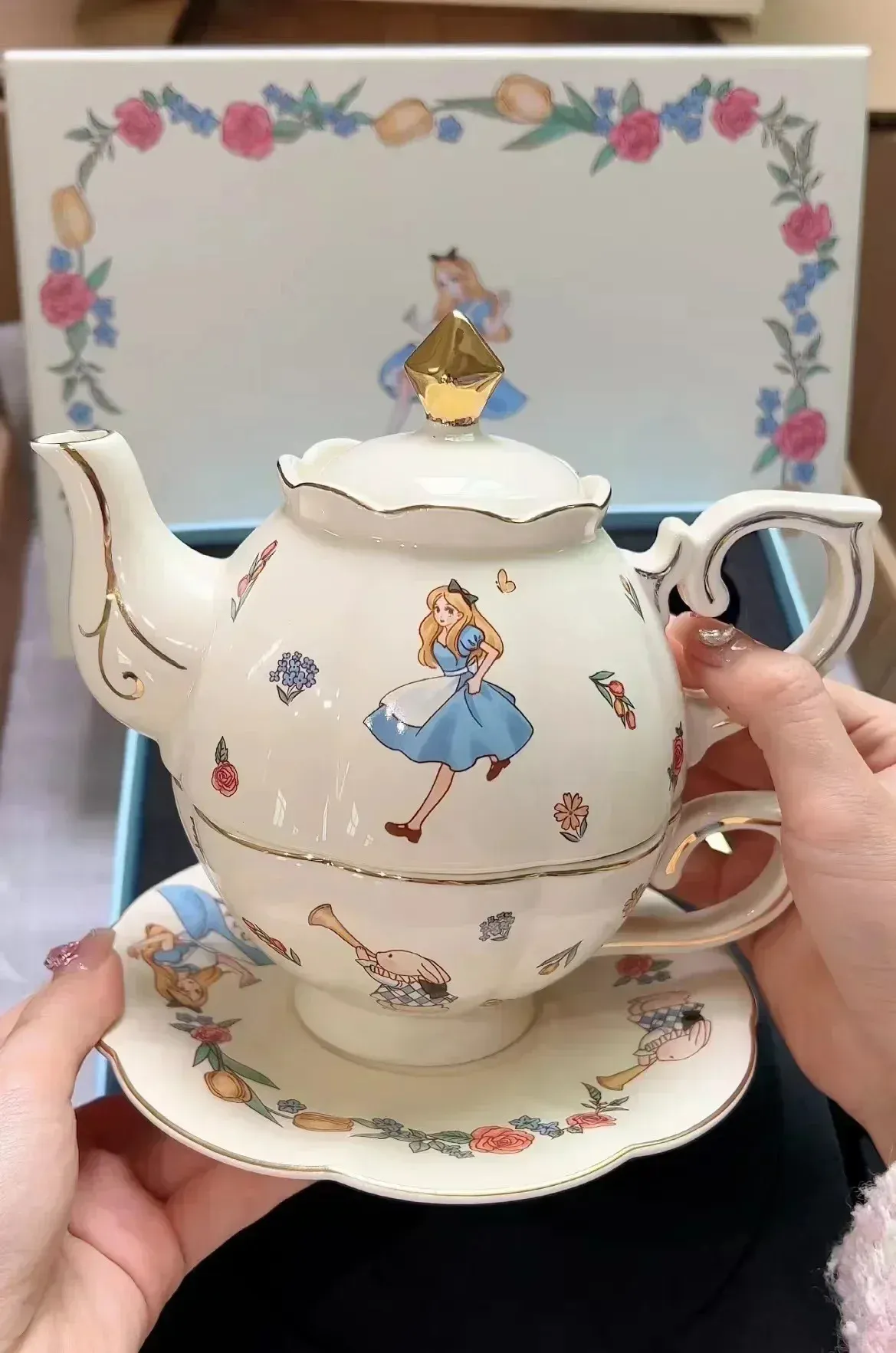 Prodotto Set di piatti per tazza da caffè in ceramica con coniglio carino per mamma e bambino, set da tè, pittura in oro premium, artigianale 240325